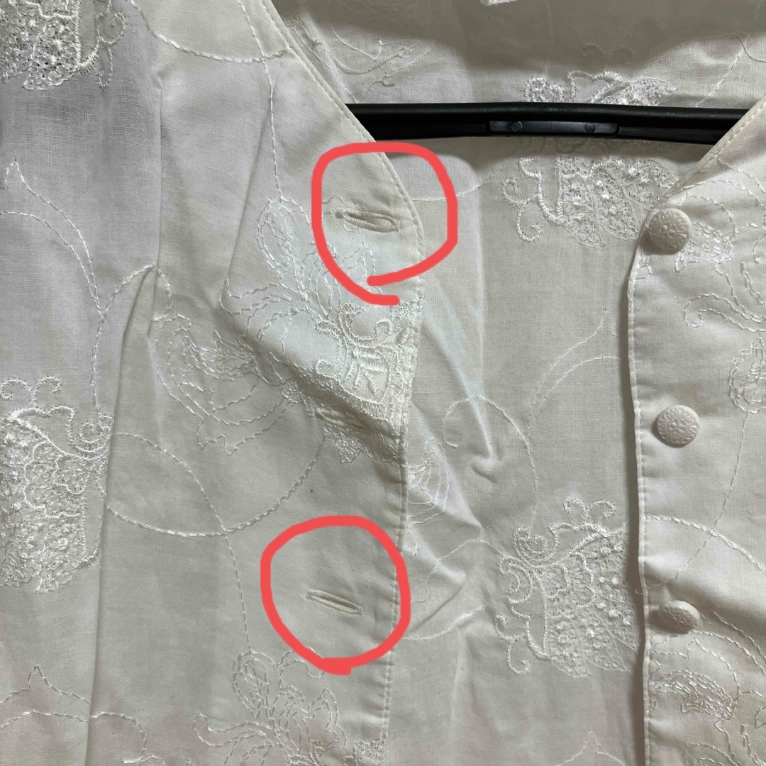 レディース　シャツ　ブラウス　ホワイト　白　ガーリー　半袖 レディースのトップス(シャツ/ブラウス(半袖/袖なし))の商品写真