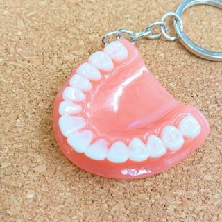 【62番】リアル歯茎　キーホルダー　在庫6　入れ歯　歯型　歯医者　歯科衛生士