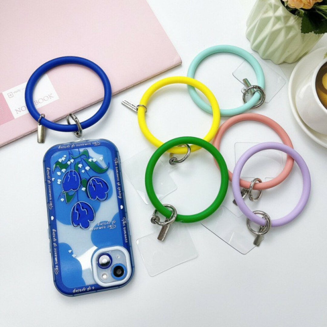 大人気 ストラップホルダー 韓国 リング シリコンブレスレット 水色 海 スマホ スマホ/家電/カメラのスマホアクセサリー(ストラップ/イヤホンジャック)の商品写真