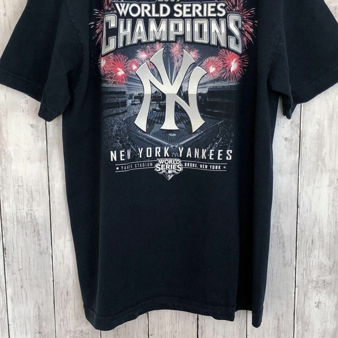 MLB(メジャーリーグベースボール)のMLBメジャーリーグ　ヤンキース　サイズＭ　黒ブラック　半袖Tシャツ　メンズ古着 メンズのトップス(Tシャツ/カットソー(半袖/袖なし))の商品写真