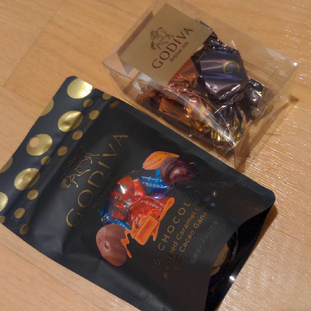 GODIVA(ゴディバ)のゴディバ　Gショコラ5粒入り　Gキューブアソートメント4粒 食品/飲料/酒の食品(菓子/デザート)の商品写真