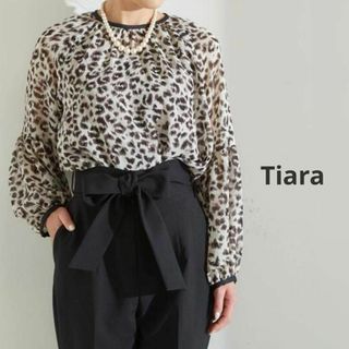 tiara - 定価2万円　美品◯ティアラ　レオパードプリント配色パイピングギャザーブラウス