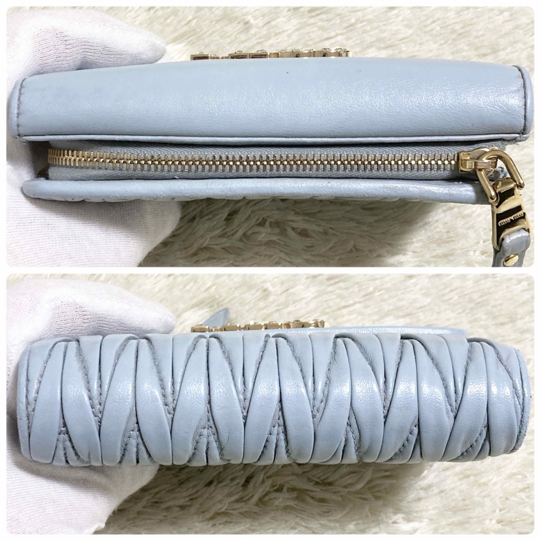 【美品】MIU MIU マテラッセ クリスタル ビジュー 折り財布 水色 【美品】MIU MIU マテラッセ クリスタル ビジュー 折り財布 水色