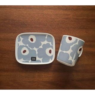 マリメッコ(marimekko)の新品　入手困難　マリメッコ　ウニッコ　ブルーグレー　マグカップ&プレートセット(食器)