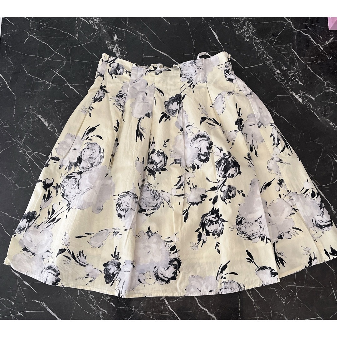 Sorridere 花柄プリントスカート　Lサイズ レディースのスカート(ひざ丈スカート)の商品写真