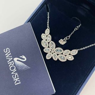 スワロフスキー(SWAROVSKI)の極美品 スワロフスキー ミランダカー着用 バロン リーフモチーフ ネックレス(ネックレス)