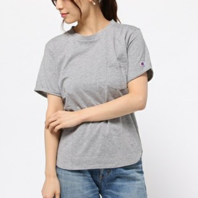 Champion(チャンピオン)の新品未使用タグ付きチャンピオン パイル Tシャツ  ラウンドテール ポケットT レディースのトップス(Tシャツ(半袖/袖なし))の商品写真