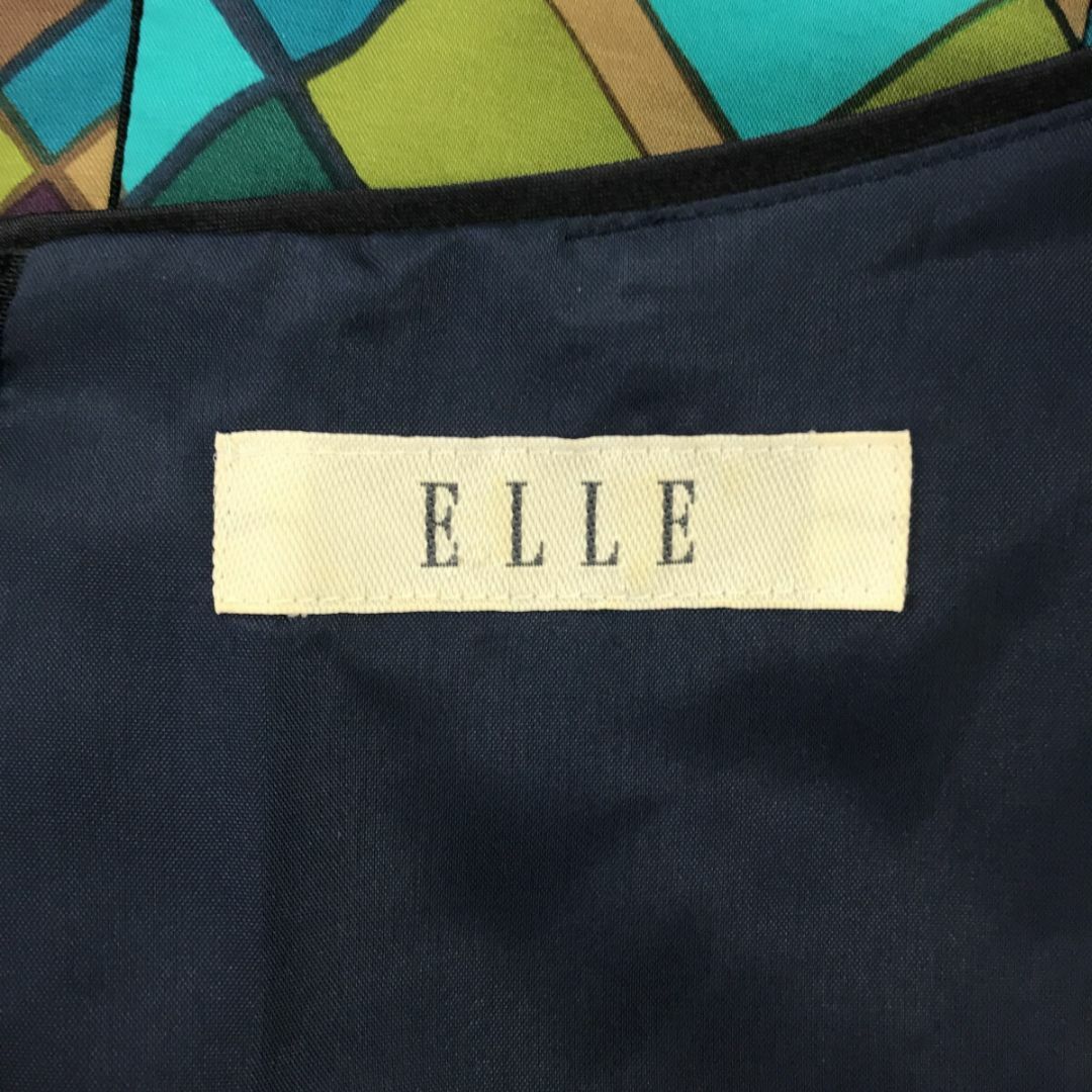 ELLE(エル)のELLE エル ワンピース ひざ丈 袖なし ノースリーブ Vネック 総柄 レディースのワンピース(ひざ丈ワンピース)の商品写真