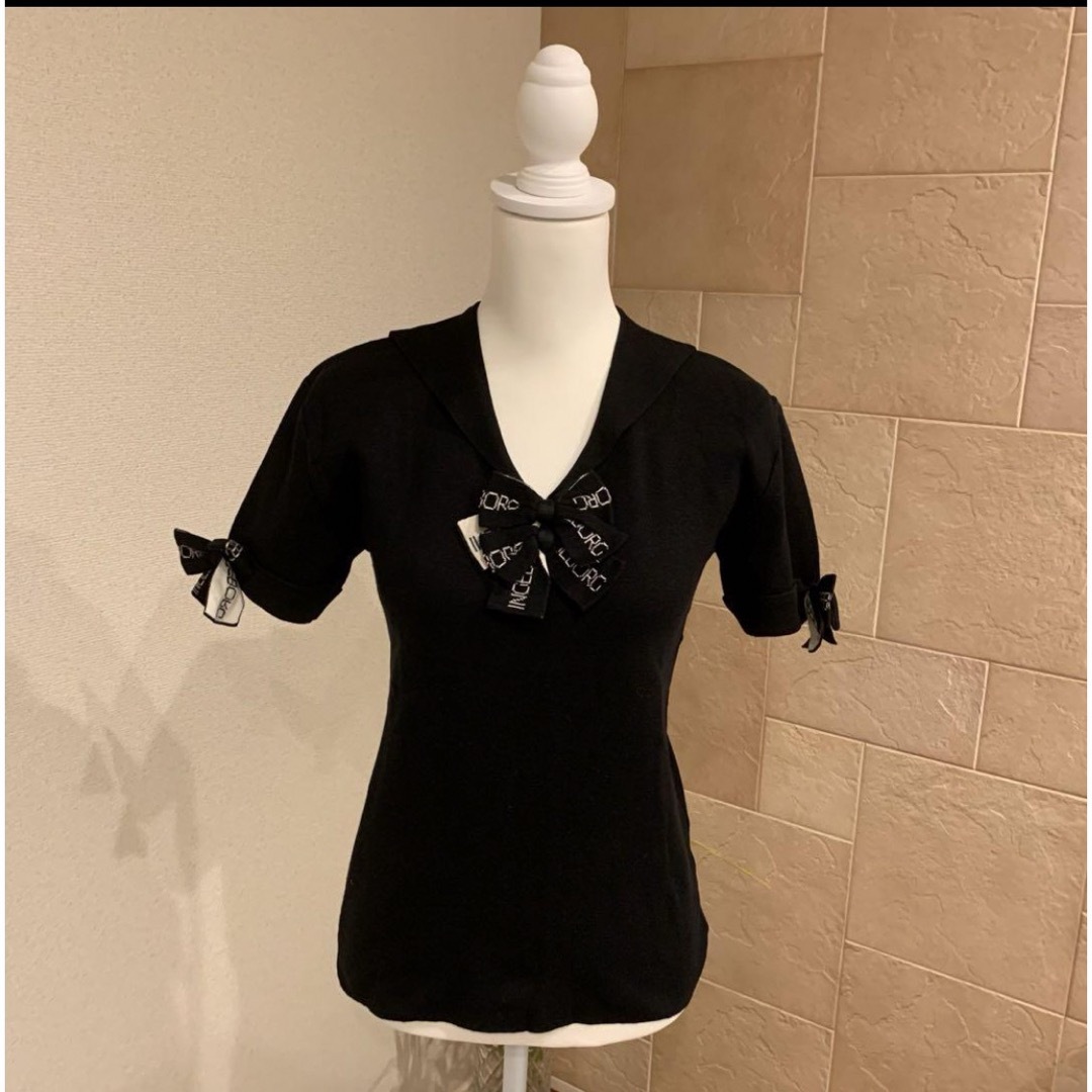 INGEBORG(インゲボルグ)のINGEBORG 黒セーラー襟ロゴリボン付半袖セーター未使用品 レディースのトップス(Tシャツ(半袖/袖なし))の商品写真