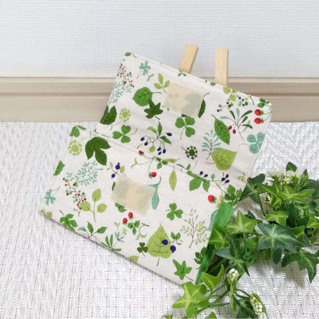 ハンドメイド 蛇腹 じゃばら カードケース Leaf&Berry  × 黄緑 ハンドメイドのファッション小物(その他)の商品写真