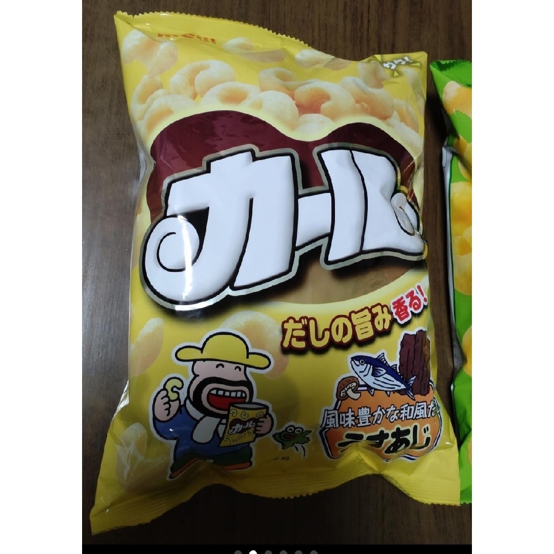 【西日本限定】　明治　カール　○2種セット 食品/飲料/酒の食品(菓子/デザート)の商品写真