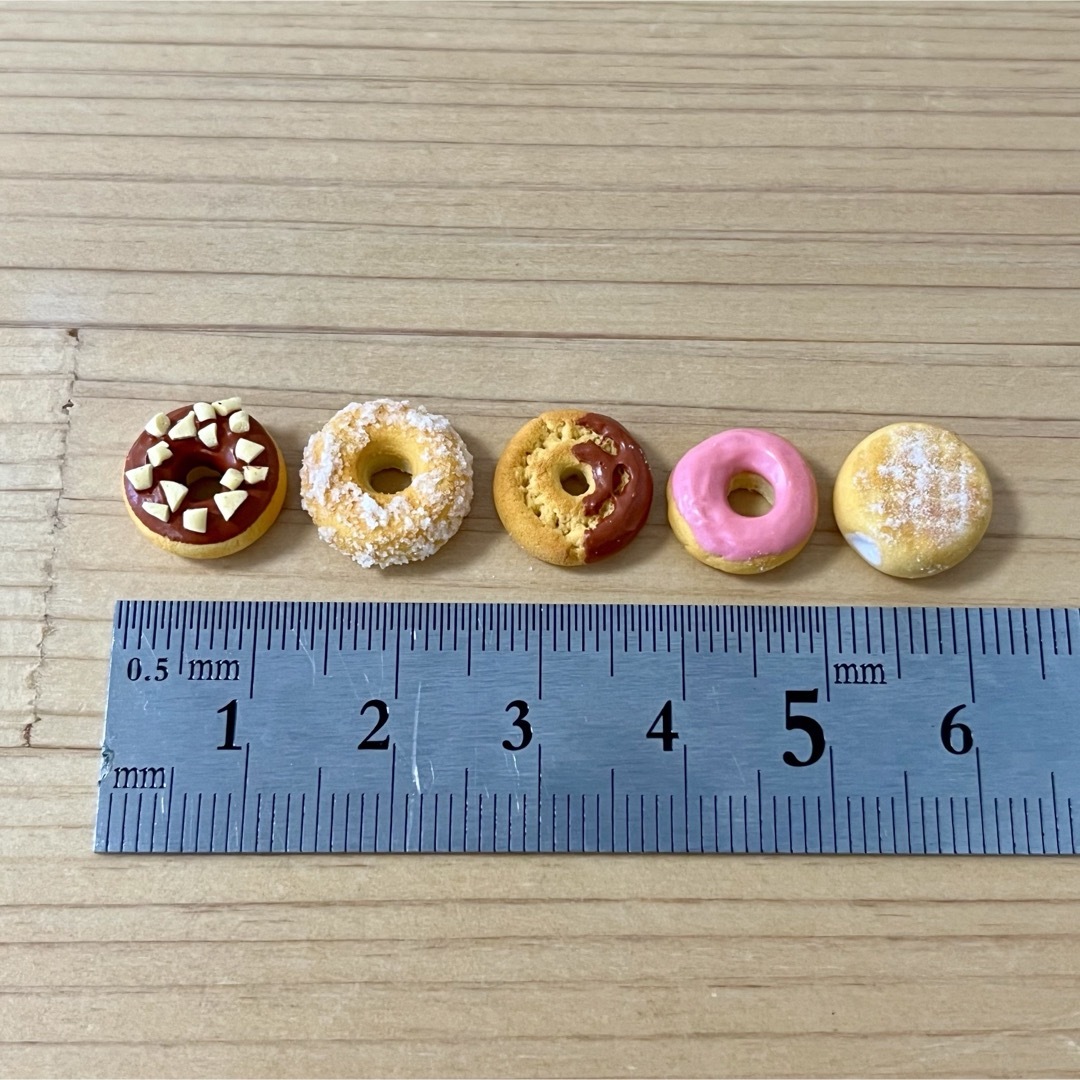 ハンドメイド　ミニチュア　ドーナツ　シルバニア　樹脂粘土　食品サンプル ハンドメイドの素材/材料(各種パーツ)の商品写真