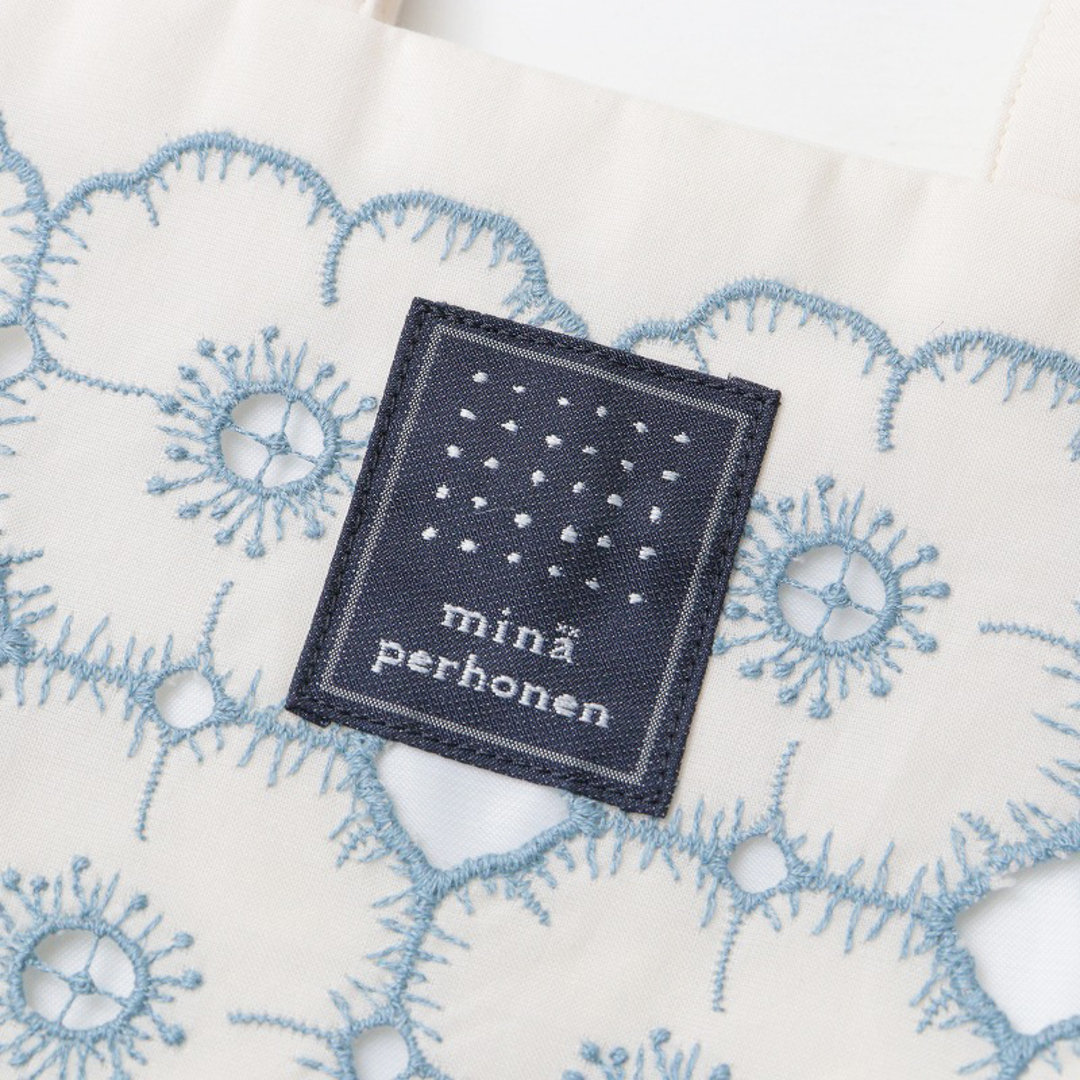 mina perhonen(ミナペルホネン)の2023SS ミナペルホネン mina perhonen toast bag anemone トーストバッグ/ライトベージュ ブルーグレー【2400013832090】 レディースのバッグ(トートバッグ)の商品写真