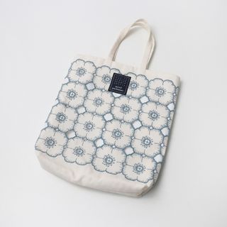 ミナペルホネン(mina perhonen)の2023SS ミナペルホネン mina perhonen toast bag anemone トーストバッグ/ライトベージュ ブルーグレー【2400013832090】(トートバッグ)