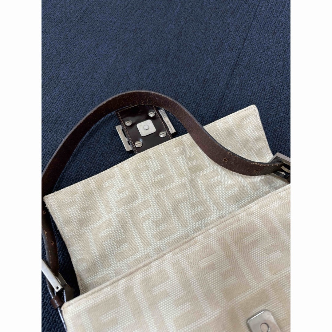 FENDI(フェンディ)の正規品 フェンディ FENDI マンマバケット ホワイト レディースのバッグ(ショルダーバッグ)の商品写真