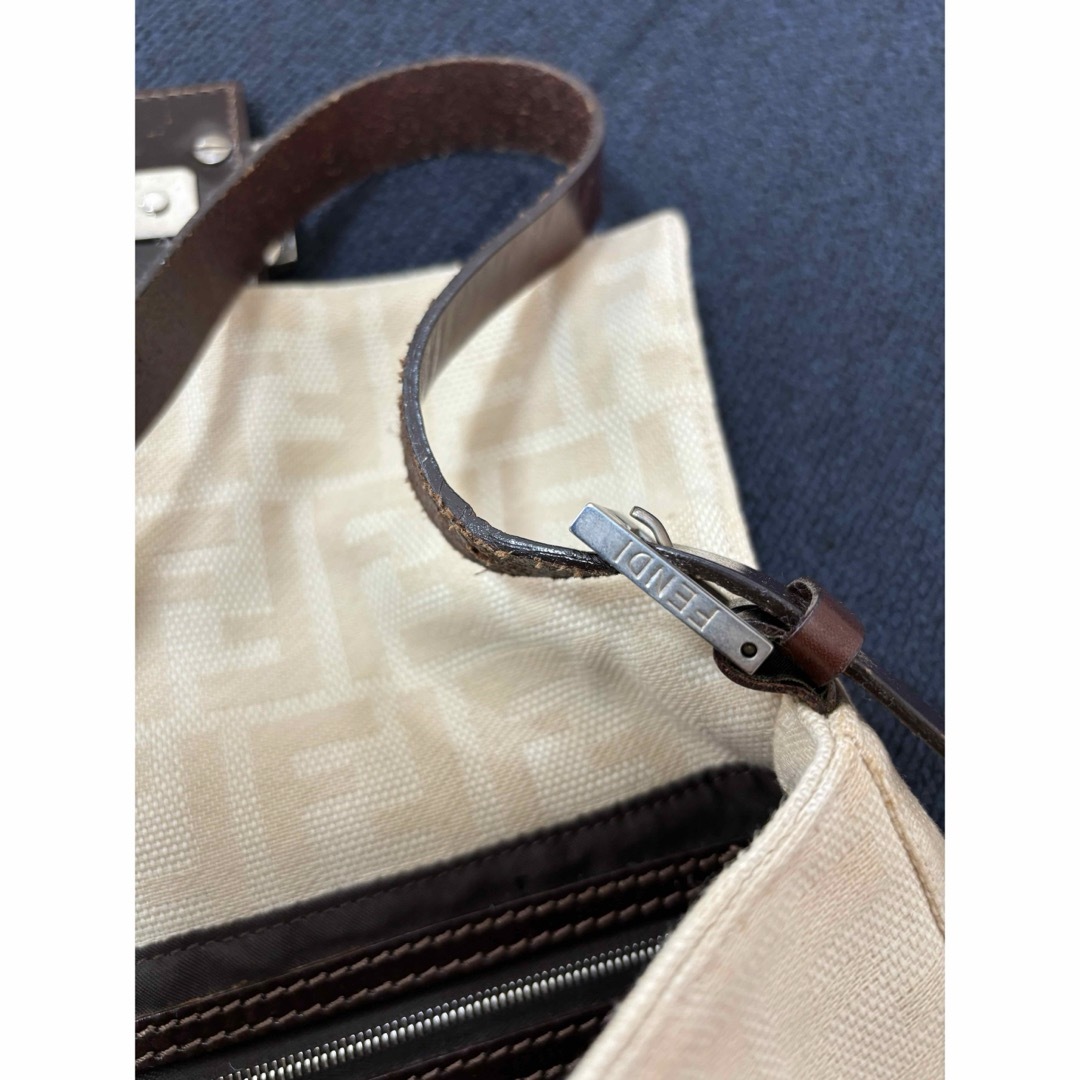 FENDI(フェンディ)の正規品 フェンディ FENDI マンマバケット ホワイト レディースのバッグ(ショルダーバッグ)の商品写真