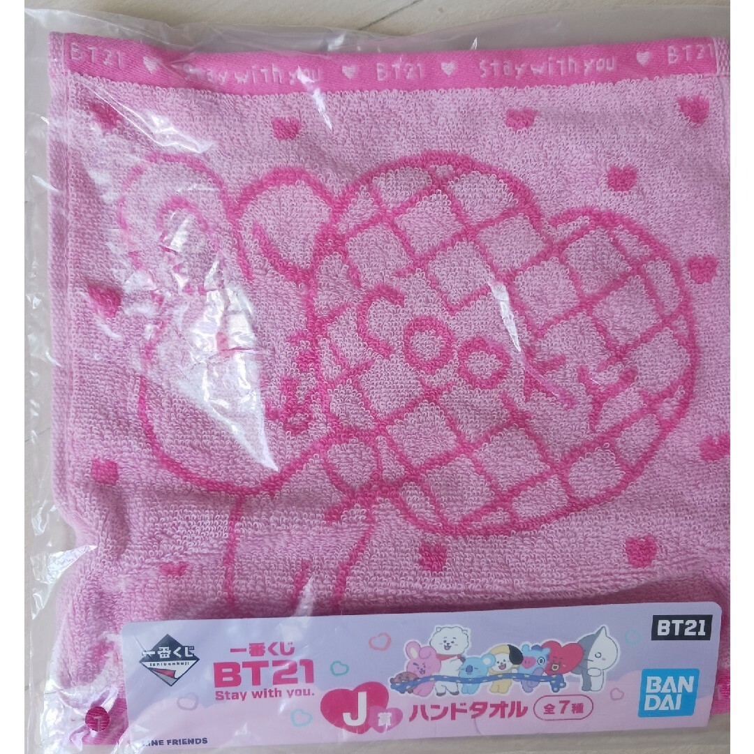 BT21(ビーティーイシビル)の(新品)BTS一番くじハンドタオル三枚セット エンタメ/ホビーのタレントグッズ(アイドルグッズ)の商品写真