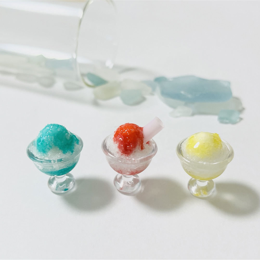 ハンドメイド　ミニチュア　レジン　かき氷　シルバニア　食品サンプル ハンドメイドの素材/材料(各種パーツ)の商品写真