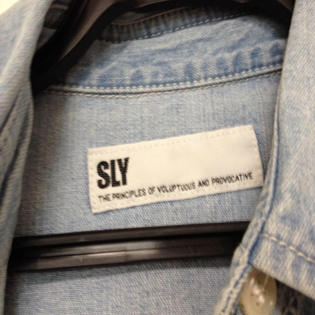 SLY(スライ)のSLY ☆ダンガリーシャツ レディースのトップス(シャツ/ブラウス(長袖/七分))の商品写真