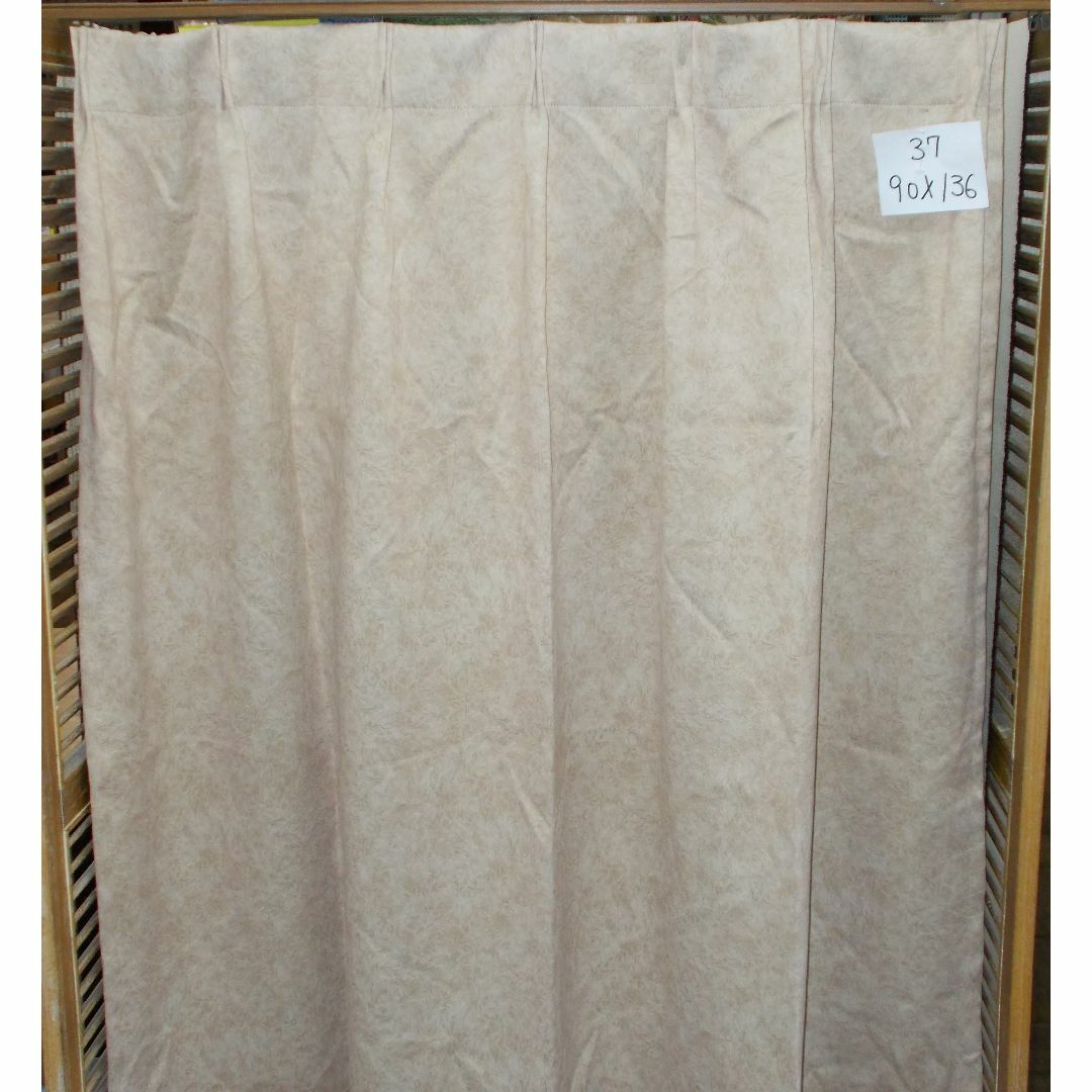 遮光カーテン　巾90×高さ136cm　肉厚遮光カーテン S-37 インテリア/住まい/日用品のカーテン/ブラインド(カーテン)の商品写真