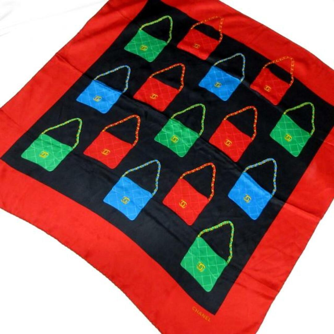 CHANEL(シャネル)のCHANEL(シャネル) スカーフ - 黒×レッド×マルチ バッグ柄 レディースのファッション小物(バンダナ/スカーフ)の商品写真