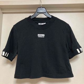 adidas Tシャツ ショート丈トップス　黒