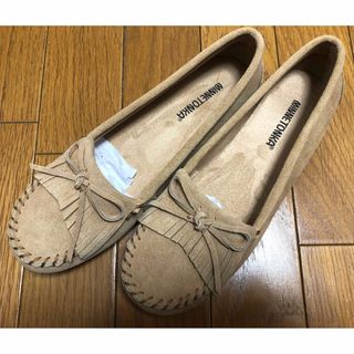 ミネトンカ(Minnetonka)の新品　MINNETONKA ミネトンカ モカシン 24cm シナモン(スリッポン/モカシン)