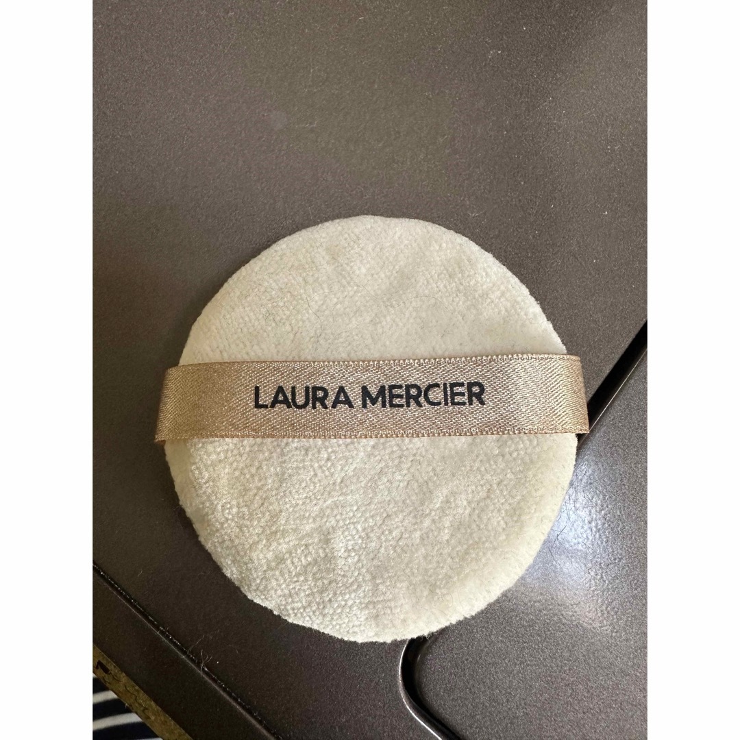 laura mercier(ローラメルシエ)のLAURA MERCIER パフ コスメ/美容のメイク道具/ケアグッズ(パフ・スポンジ)の商品写真