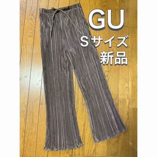 ジーユー(GU)のGU　ブラウン　プリーツパンツ　S(カジュアルパンツ)