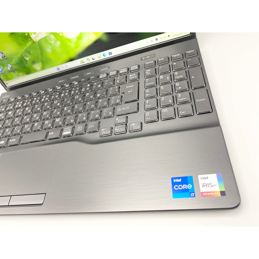 富士通(フジツウ)のWindows11 Core i7-1260P SSD1TB メモリ32GB スマホ/家電/カメラのPC/タブレット(ノートPC)の商品写真