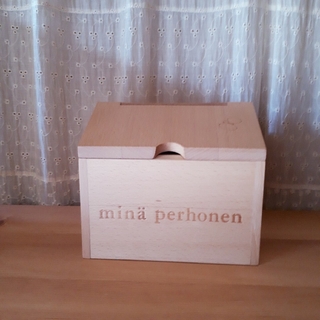 ミナペルホネン(mina perhonen)のミナペルホネン　ハウス型ボックス(小物入れ)
