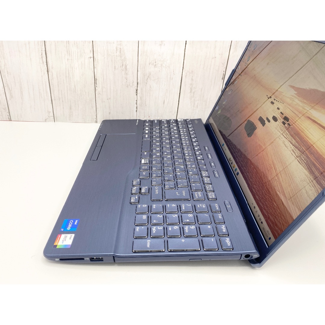 富士通(フジツウ)のWindows11 Core i7-1260P SSD1TB メモリ32GB スマホ/家電/カメラのPC/タブレット(ノートPC)の商品写真