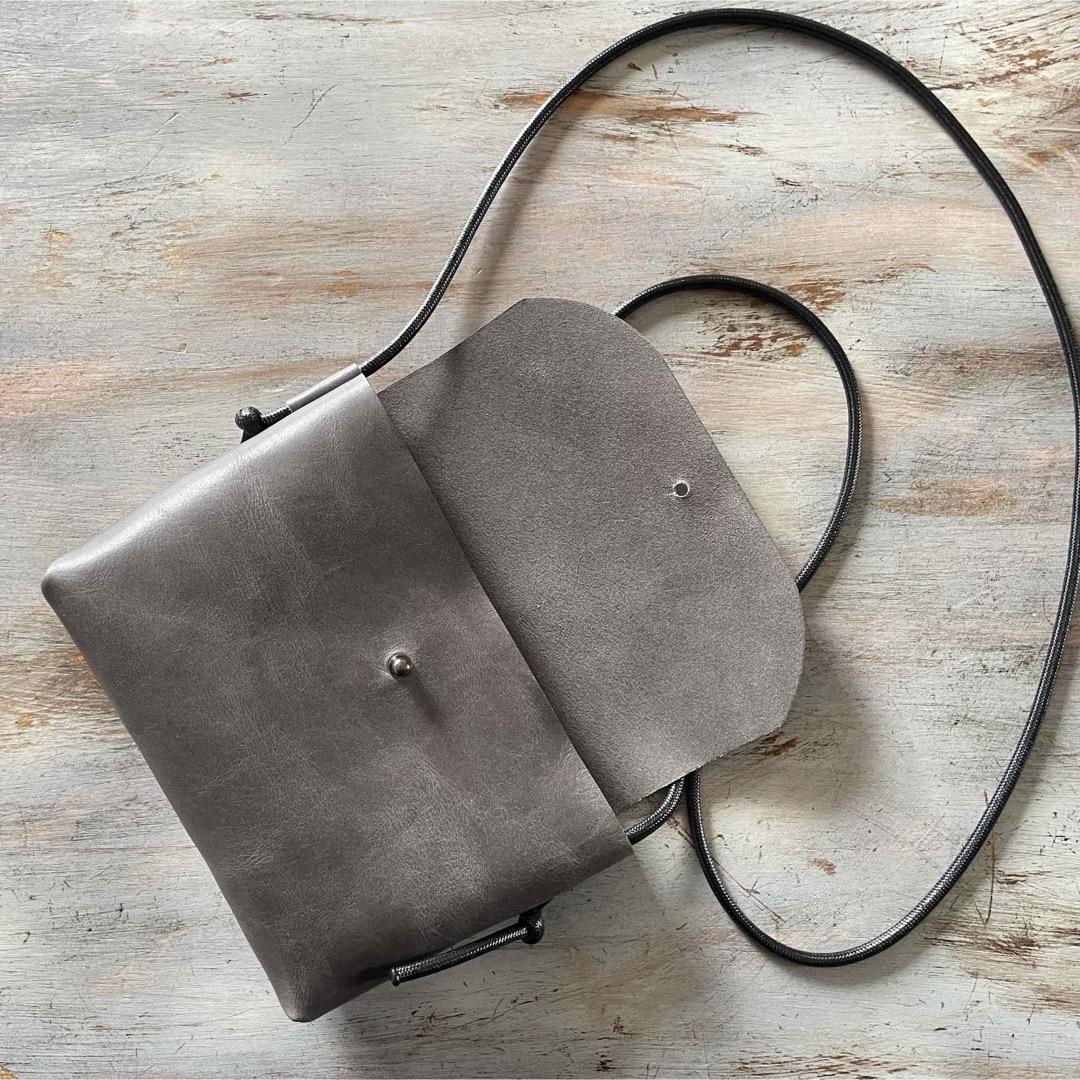 本革 グレー ショルダーバッグ イタリアンレザー コンビヌメ 経年変化 赤字特価 メンズのバッグ(ショルダーバッグ)の商品写真
