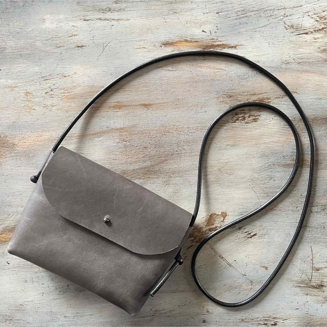 本革 グレー ショルダーバッグ イタリアンレザー コンビヌメ 経年変化 赤字特価 メンズのバッグ(ショルダーバッグ)の商品写真