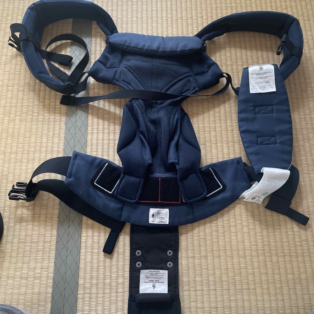 Ergobaby(エルゴベビー)の超美品！エルゴベビー・ベビーキャリアOMNI360 ネイビー キッズ/ベビー/マタニティの外出/移動用品(抱っこひも/おんぶひも)の商品写真