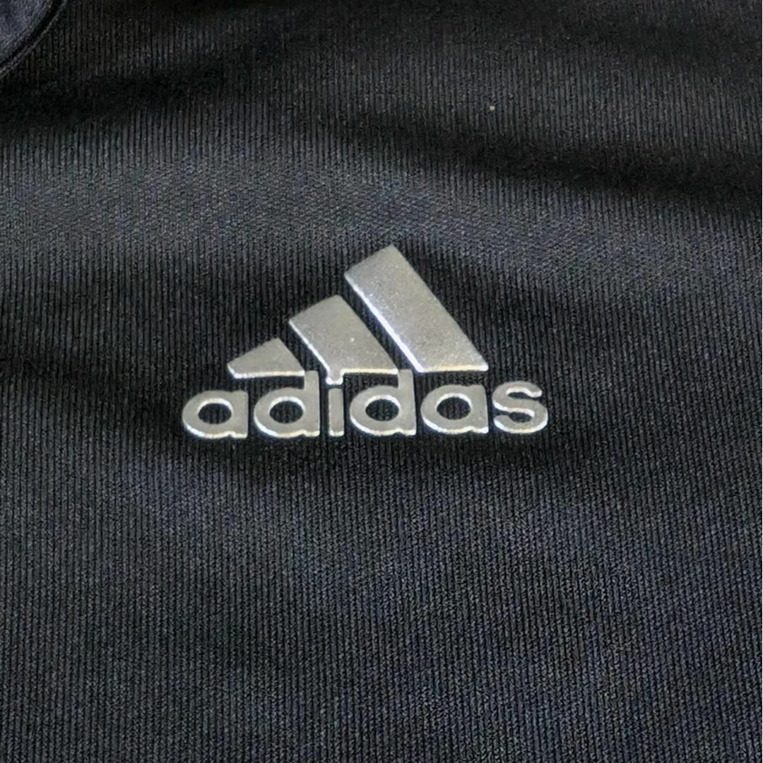 adidas(アディダス)の【アディダス】ゴルフウェア　半袖　ボタンダウン　O　XL　黒　ワンポイント刺繍 スポーツ/アウトドアのゴルフ(ウエア)の商品写真