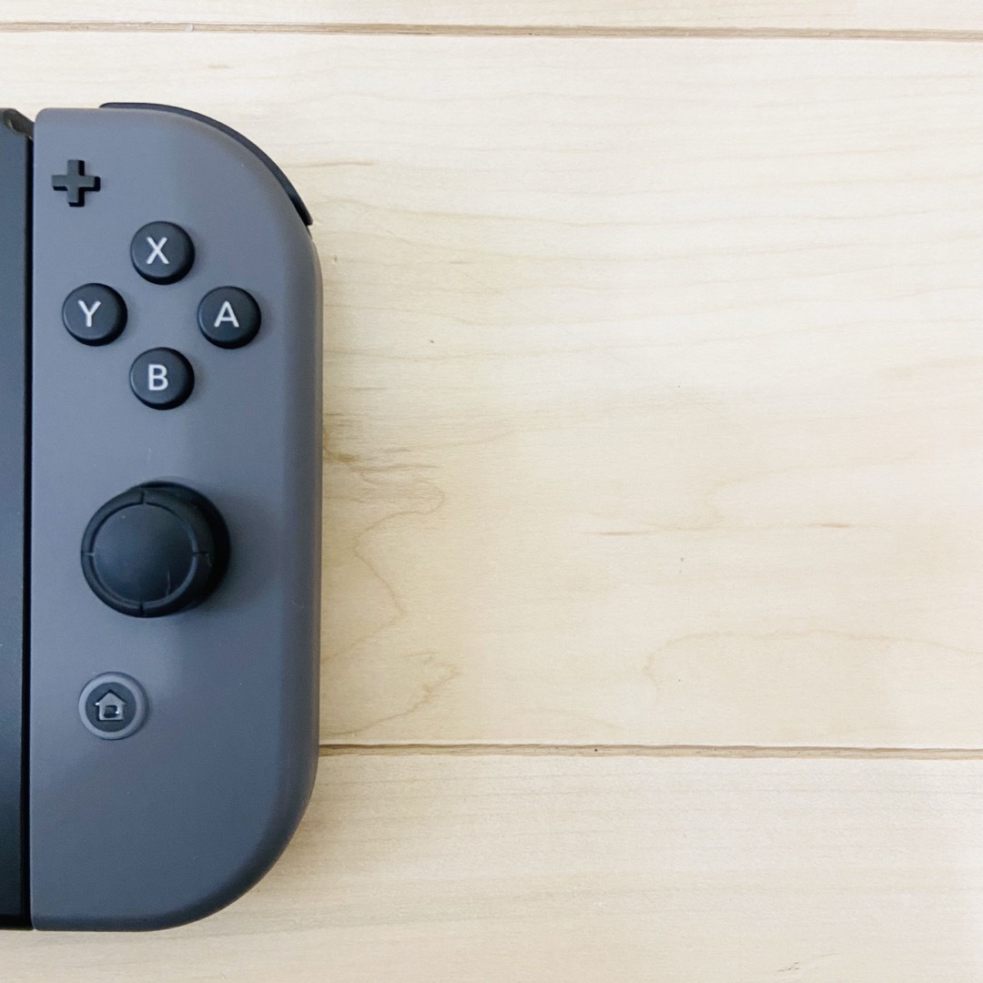 Nintendo Switch(ニンテンドースイッチ)の【未使用に近い】Nintendo Switch ニンテンドースイッチ本体　グレー エンタメ/ホビーのゲームソフト/ゲーム機本体(家庭用ゲーム機本体)の商品写真