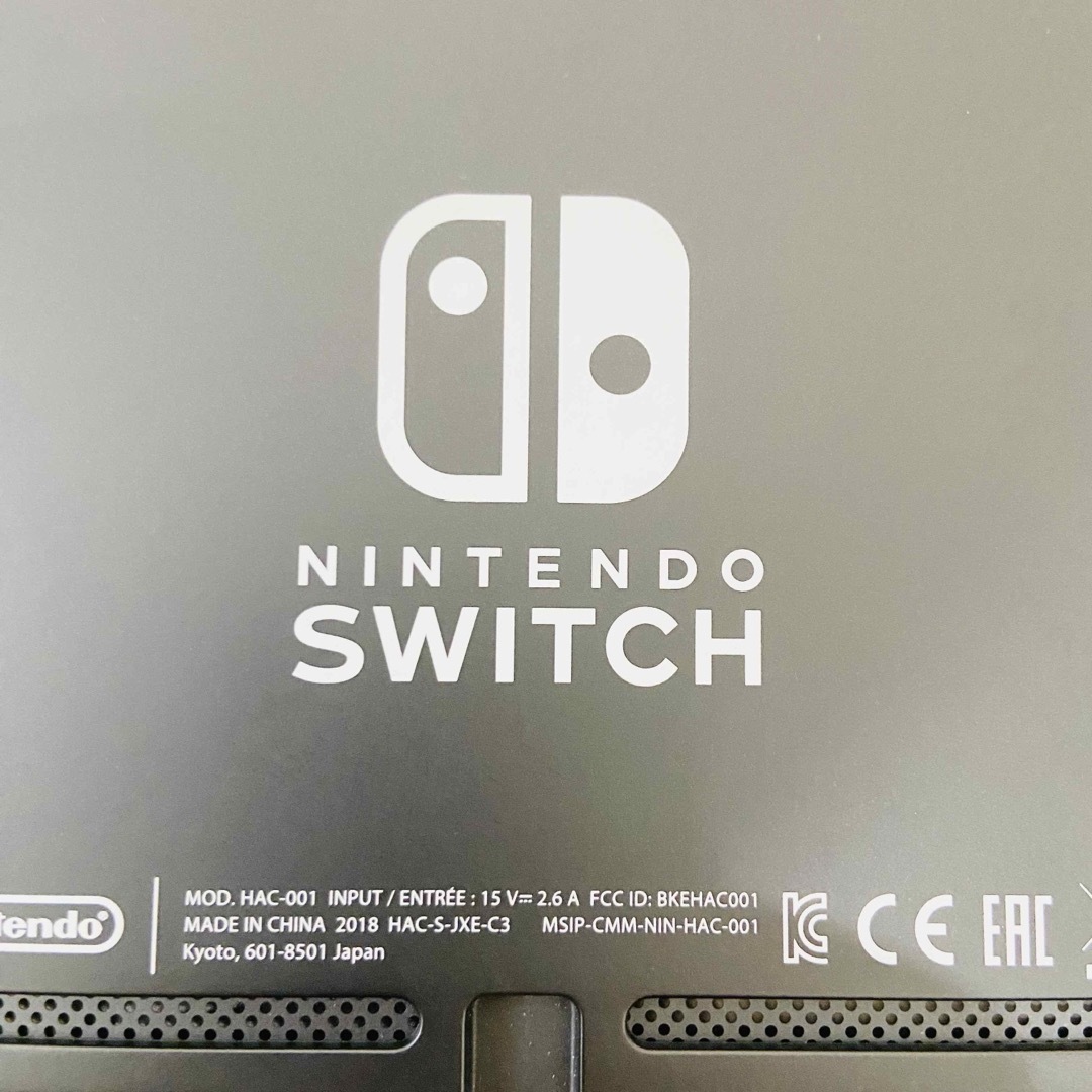 Nintendo Switch(ニンテンドースイッチ)の【未使用に近い】Nintendo Switch ニンテンドースイッチ本体　グレー エンタメ/ホビーのゲームソフト/ゲーム機本体(家庭用ゲーム機本体)の商品写真