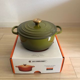 ルクルーゼ(LE CREUSET)の　ル・クルーゼ ココット・ロンド 20cm オリーブ　ゴールドツマミ(鍋/フライパン)