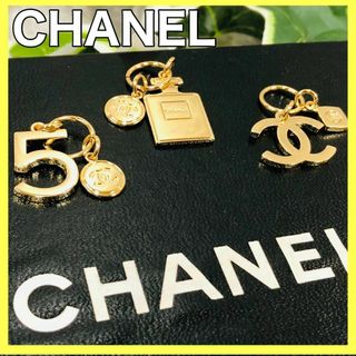 シャネル(CHANEL)の❤️美品❤️ シャネル チャーム メタル ホリデー限定チャーム 3セット(キーホルダー)