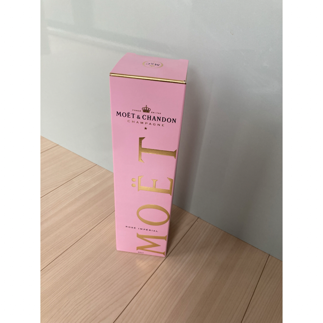 MOËT & CHANDON(モエエシャンドン)の【ギフトボックス入り】シャルドネ モエ ロゼ アンペリアル 750ml 食品/飲料/酒の酒(リキュール/果実酒)の商品写真