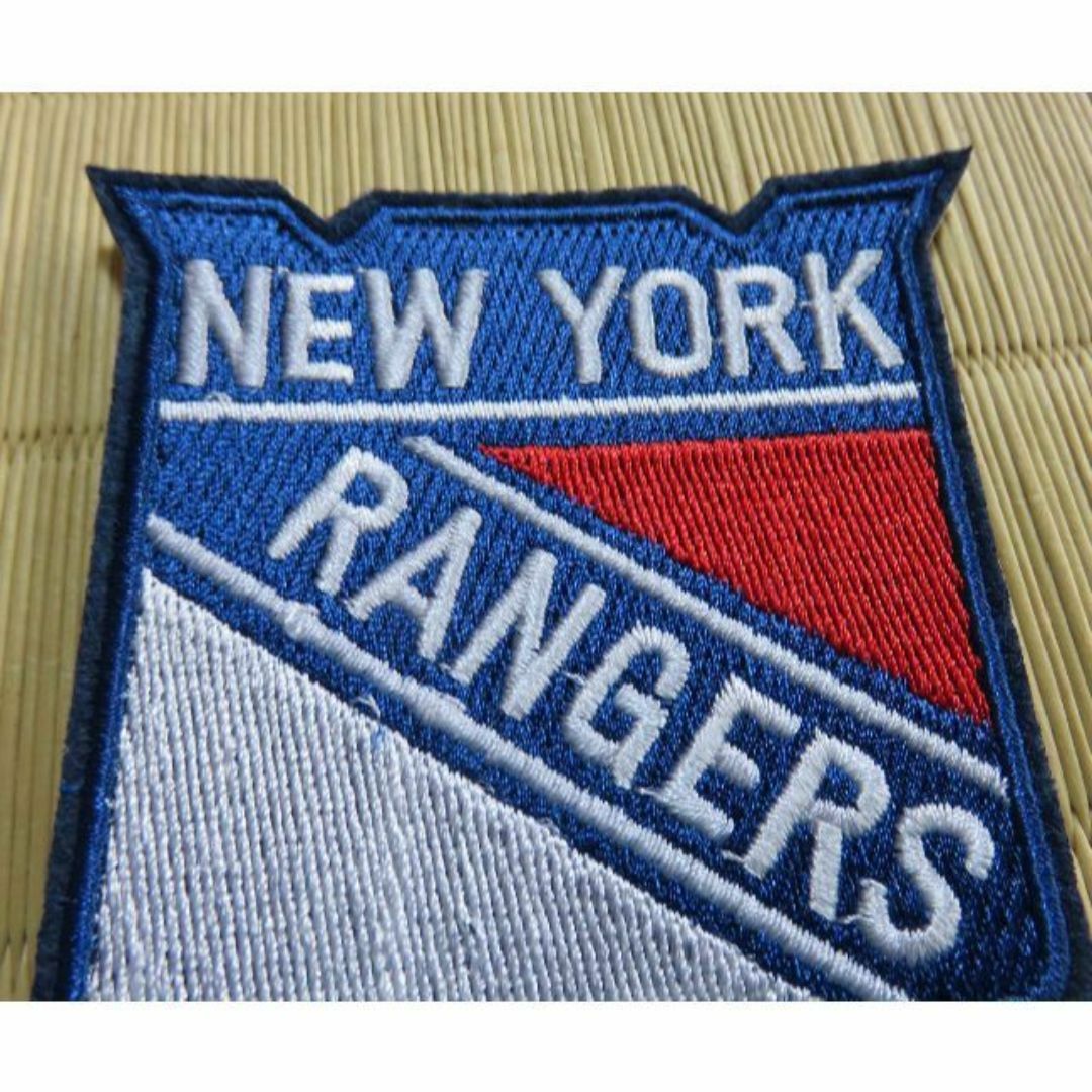 青白赤◆NHLニューヨーク・レンジャースNY Rangers刺繍ワッペンUS激渋 スポーツ/アウトドアのスポーツ/アウトドア その他(その他)の商品写真