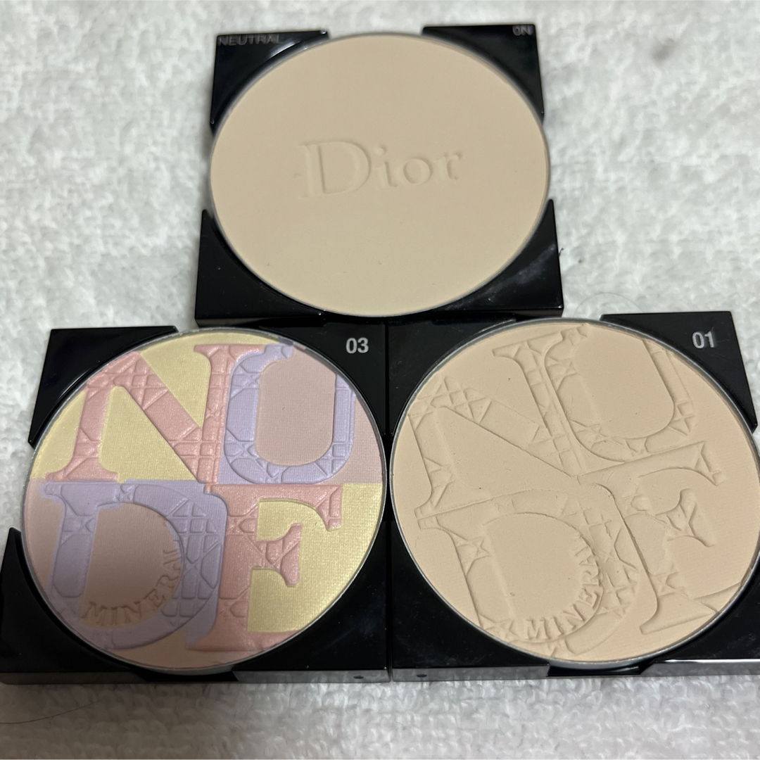 Dior(ディオール)のディオール　スノーパーフェクトライトコンパクトファンデーション　0N  コスメ/美容のベースメイク/化粧品(フェイスパウダー)の商品写真