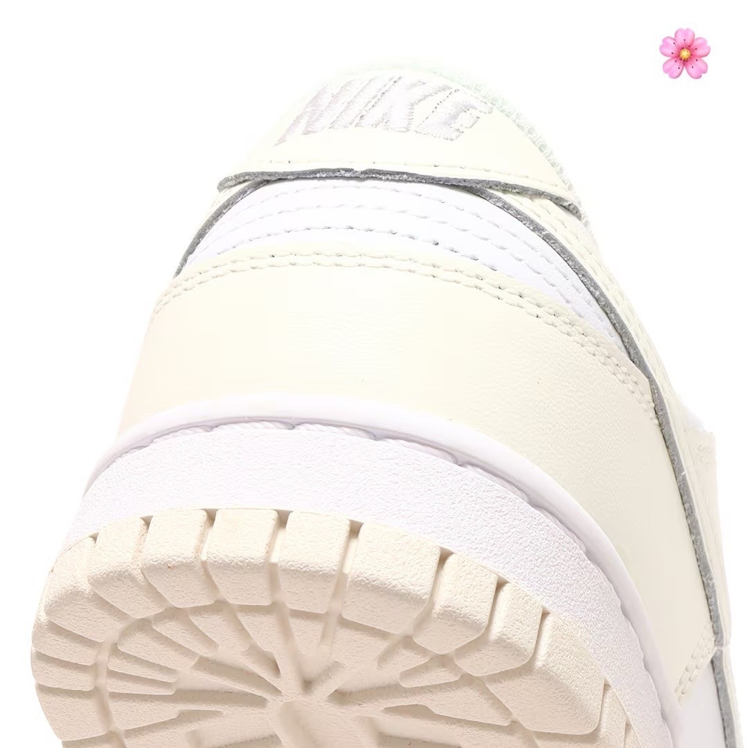 NIKE(ナイキ)の国内正規品 28.5cm W ナイキ ダンク ロー ココナッツミルク メンズの靴/シューズ(スニーカー)の商品写真