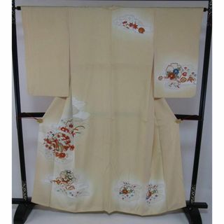 【Q0600】Ａお仕立て上がり正絹訪問着　薄オレンジ地に花、雪輪模様　金糸刺繍(着物)