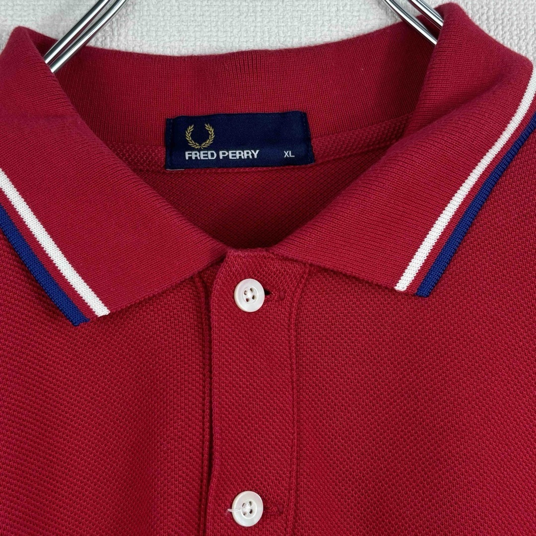 FRED PERRY(フレッドペリー)の大人気　フレッドペリー　ポロシャツ　半袖　XL 赤白青　古着 メンズのトップス(ポロシャツ)の商品写真