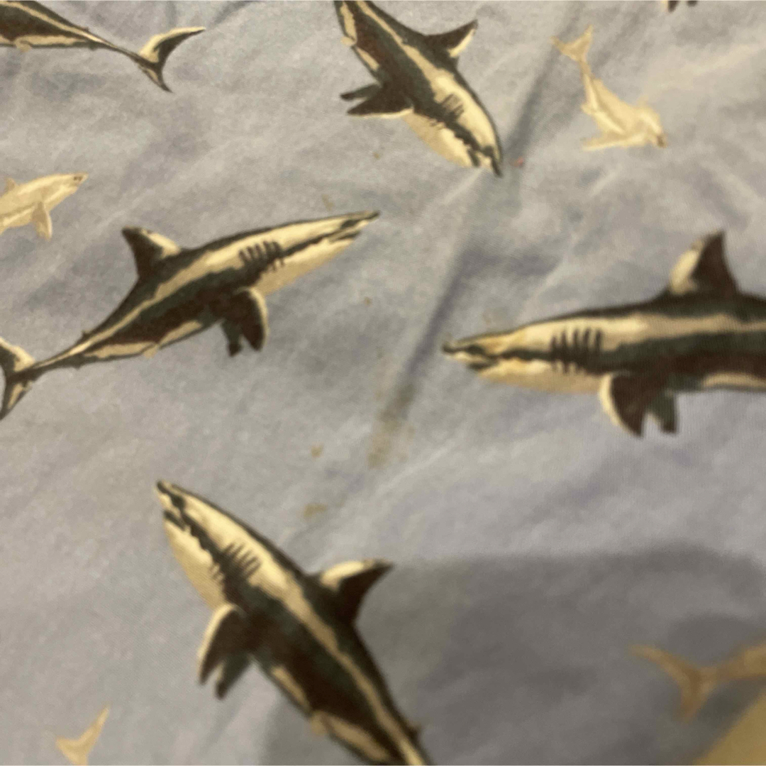 UNIQLO(ユニクロ)のユニクロ　ハーフパンツ　サメ柄　110 キッズ/ベビー/マタニティのキッズ服男の子用(90cm~)(パンツ/スパッツ)の商品写真
