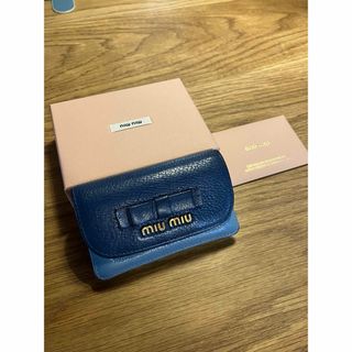 ミュウミュウ(miumiu)のmiumiu リボン付　バイカラー　カードケース(名刺入れ/定期入れ)