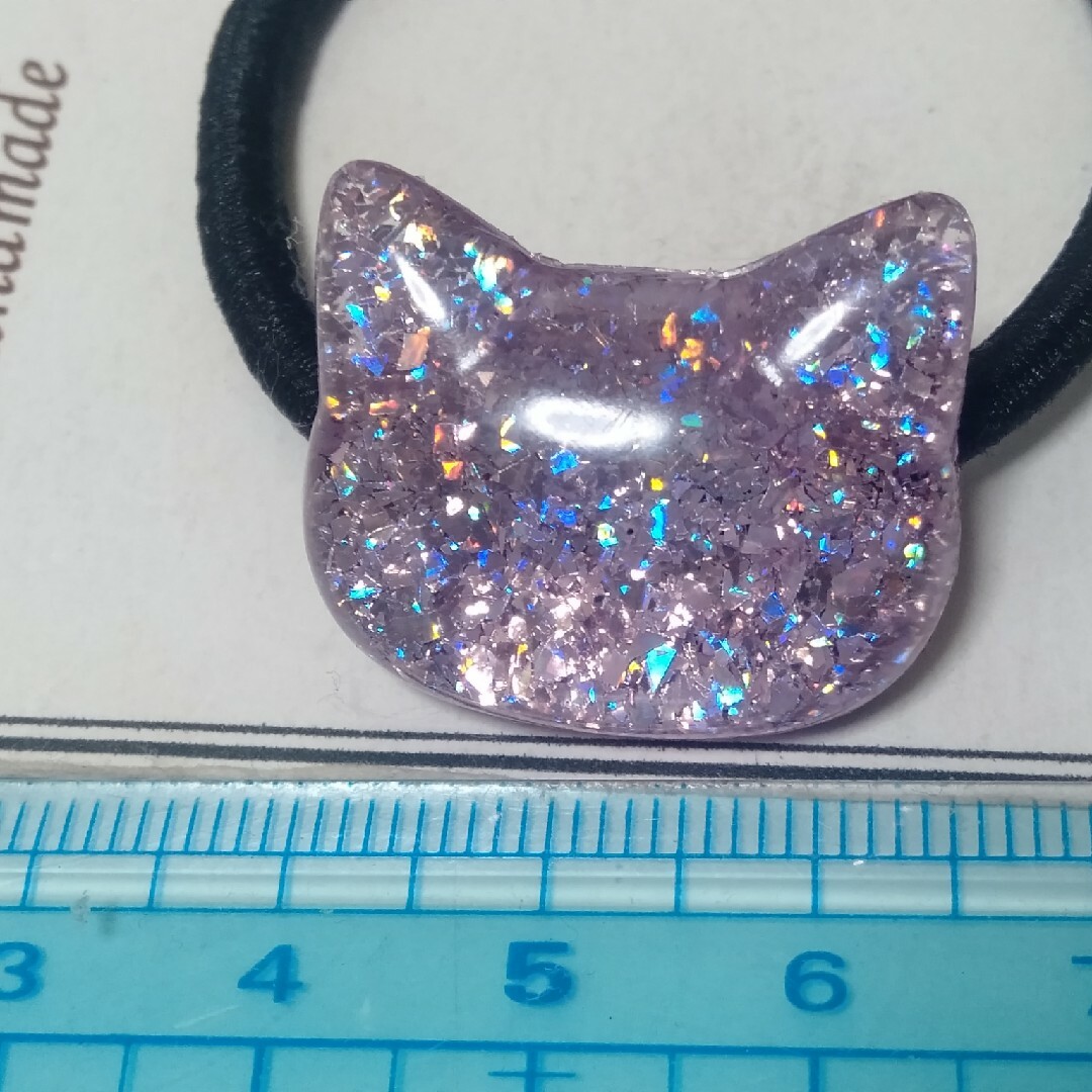 ヘアゴム ハンドメイド レジン☆ きらきら 猫ちゃんฅ•ω•ฅ オーロラ ピンク ハンドメイドのアクセサリー(ヘアアクセサリー)の商品写真