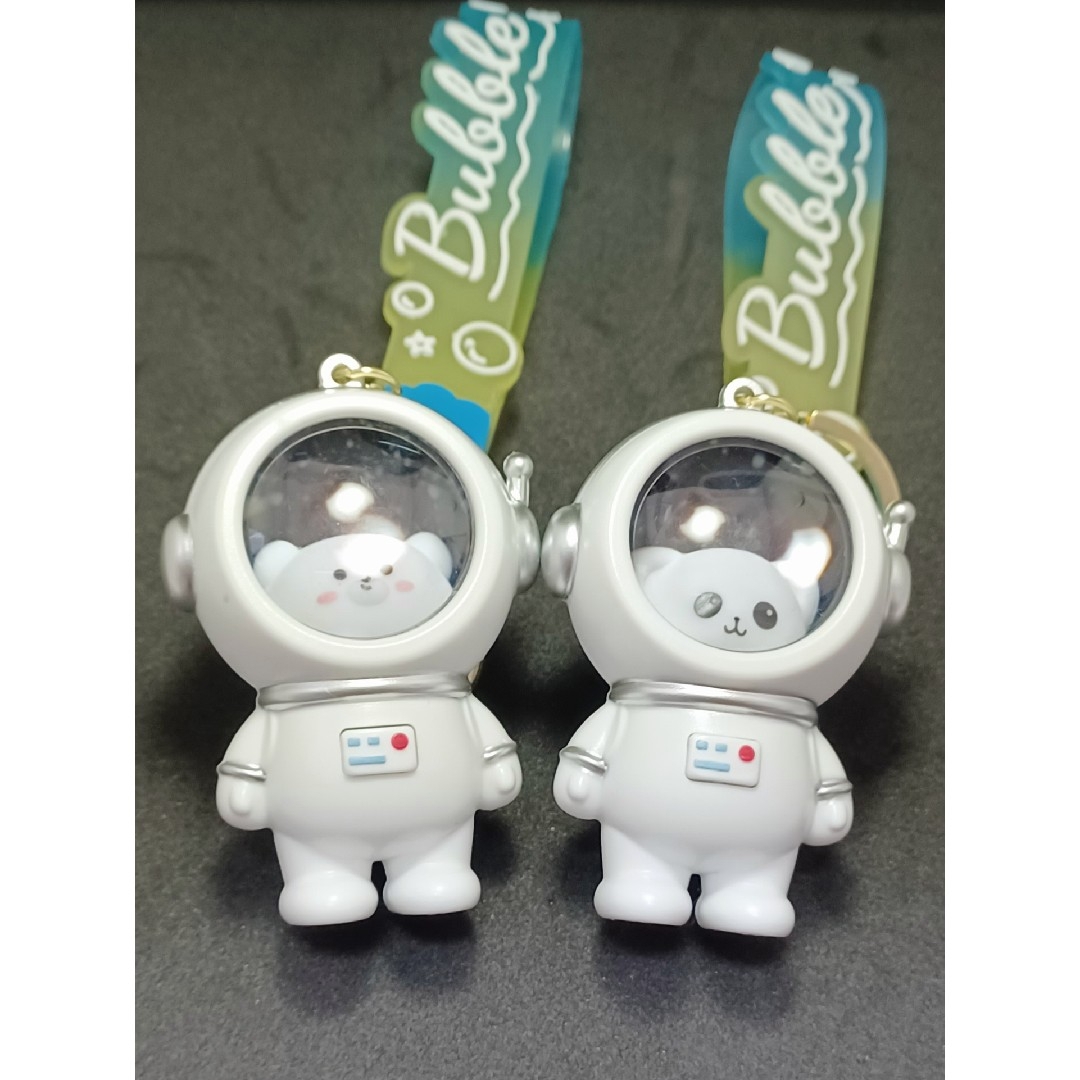 宇宙飛行士マスコットキーホルダー　ネコ&くま2点セット エンタメ/ホビーのおもちゃ/ぬいぐるみ(キャラクターグッズ)の商品写真